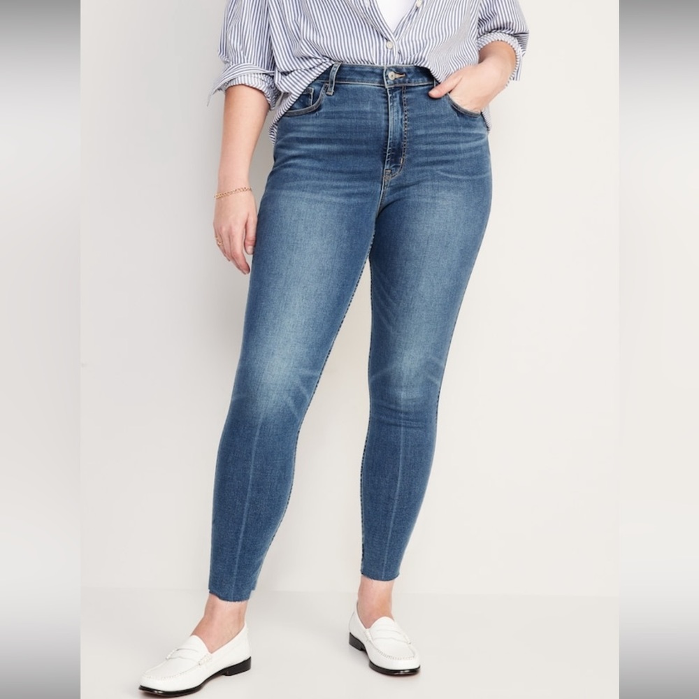 Old Navy Mid-Rise Rockstar Super Skinny Distressed Jeans Size 16